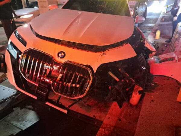 BMW 740i — 2023 model