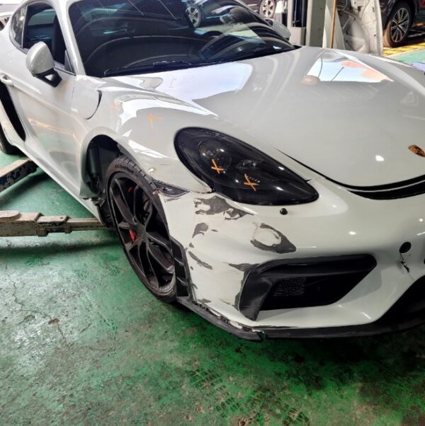 718 Cayman GT4 — 2023 model