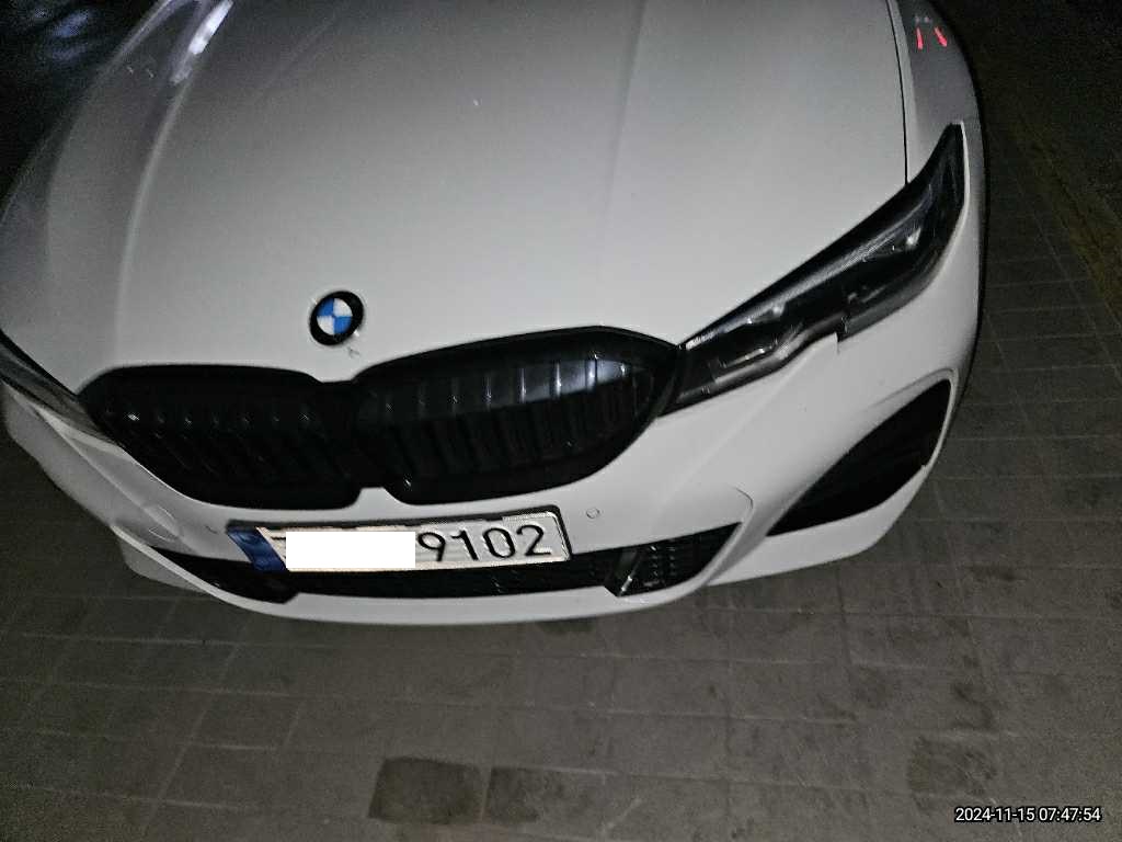 BMW 320i — photo 1 of 5
