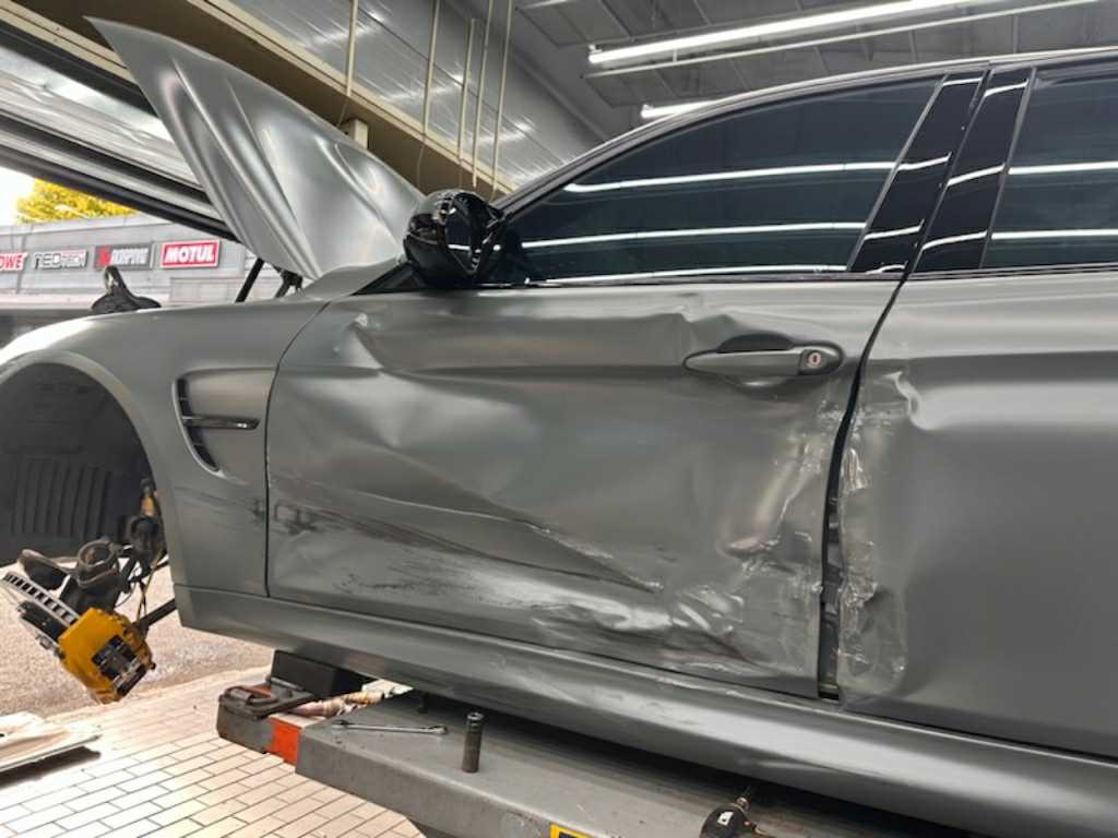 BMW M3 Competition Package — photo 1 of 5