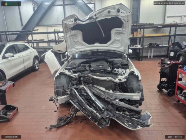 Benz / E300 4Matic