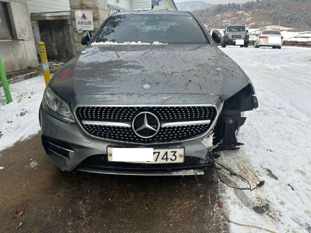 Mercedes-Benz E220 d — photo 1 of 5