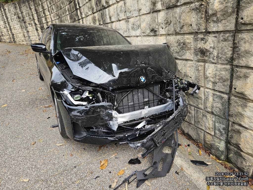 BMW 530i xDrive — photo 1 of 2