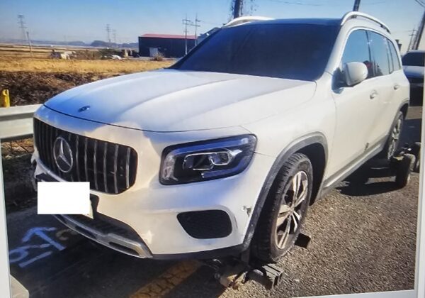 Mercedes-Benz GLB220