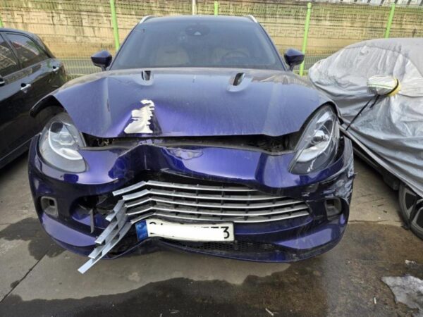 Aston Martin DBX 2021