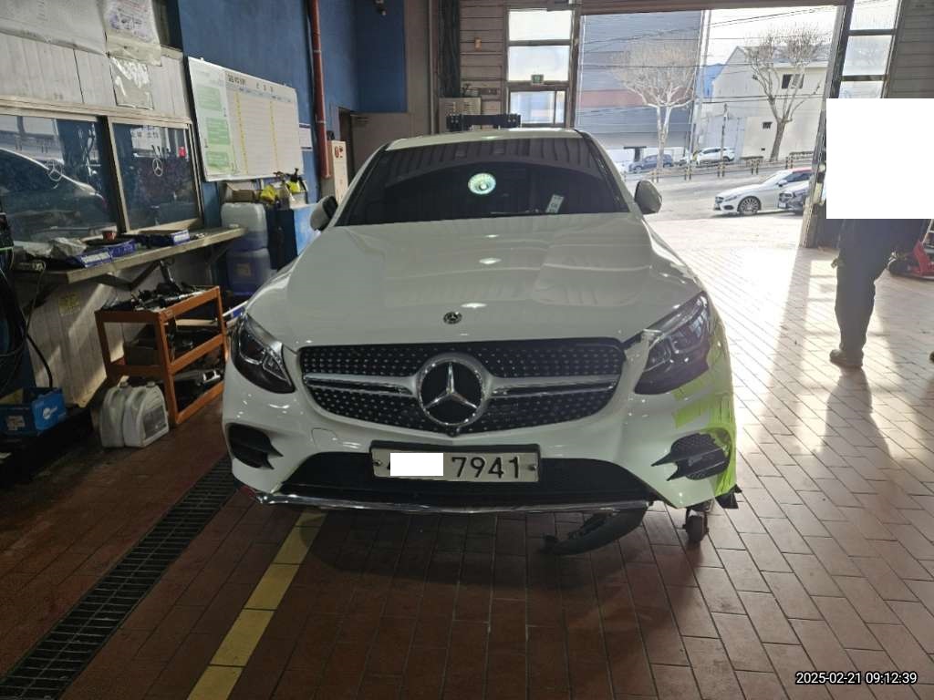 Mercedes-Benz GLC220 d 4Matic Coupe — photo 1 of 5