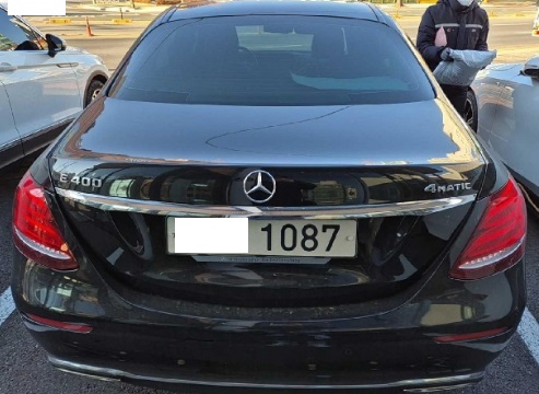 Mercedes-Benz E400 4Matic — photo 1 of 5