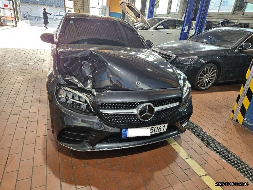 Mercedes-Benz C300 e 4MATIC — photo 1 of 5