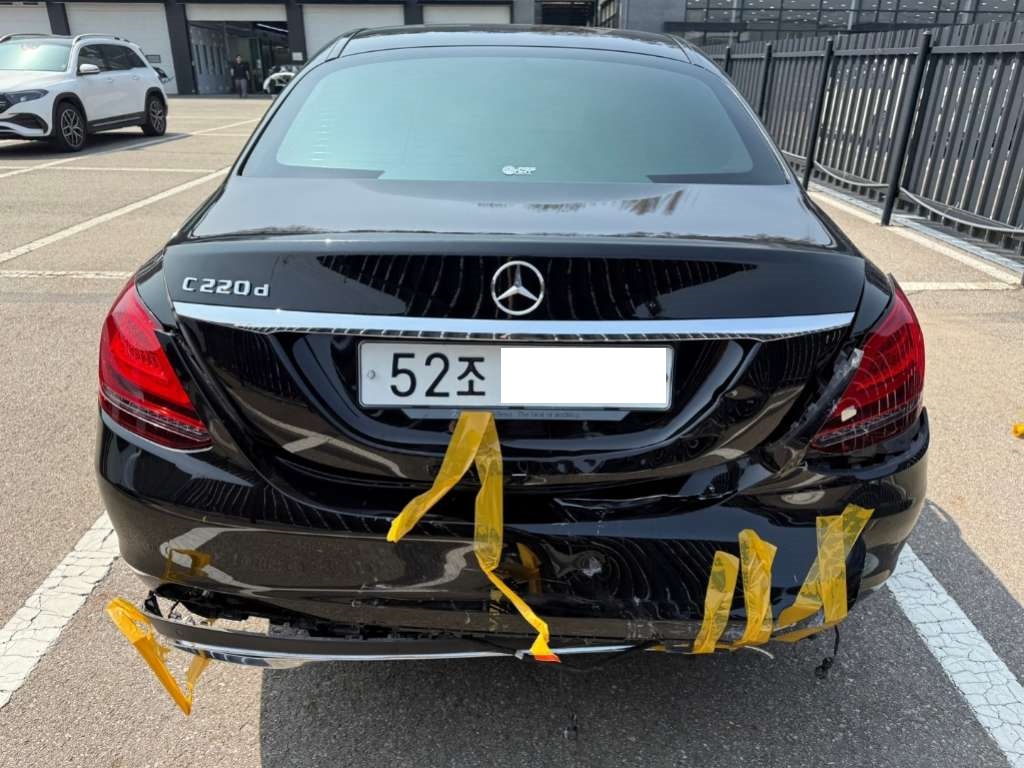 Mercedes-Benz C220 d — photo 1 of 5