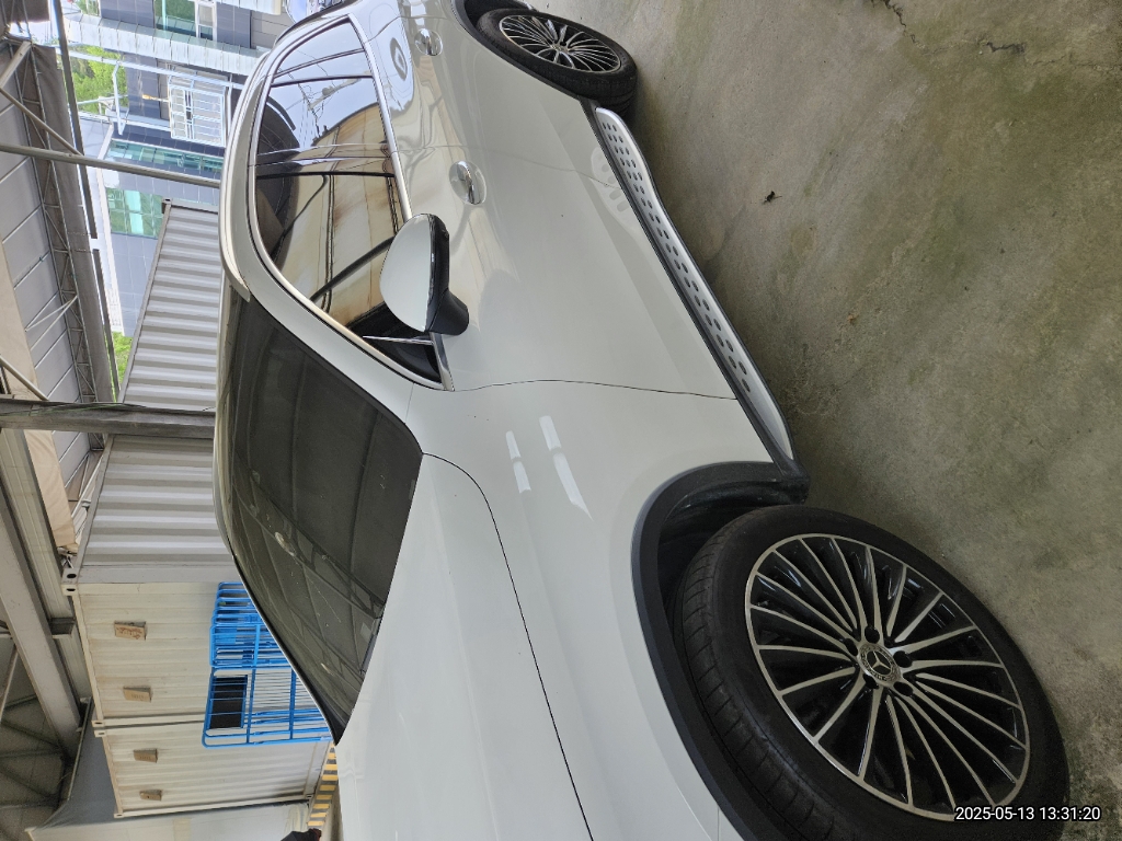 Mercedes-Benz GLC300 4MATIC — photo 1 of 5