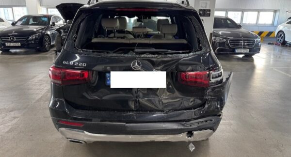 Mercedes-Benz GLB220