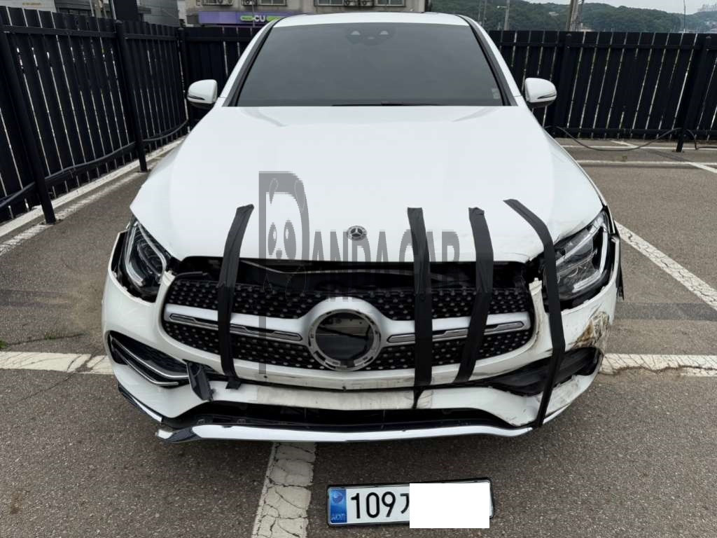 Mercedes-Benz GLC300 e 4MATIC Coupe — photo 1 of 5