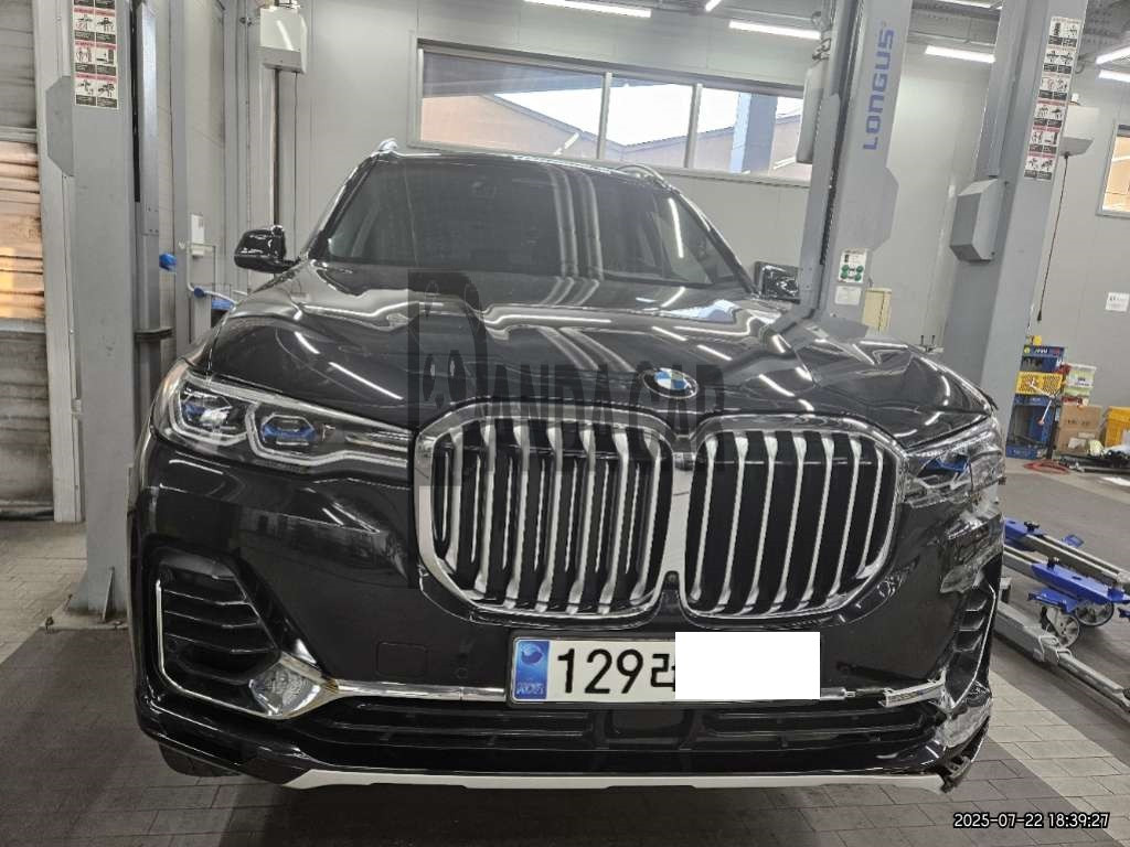 BMW X7 xDrive 30d Design Pure Excellence — photo 1 of 5