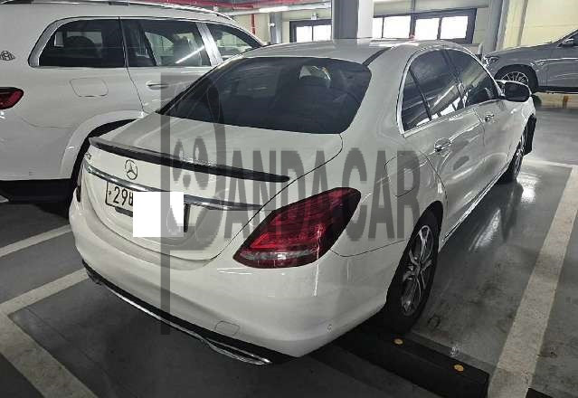 Mercedes-Benz C200 — photo 1 of 5