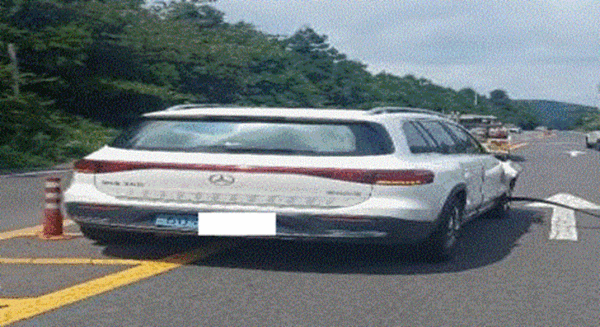 Mercedes-Benz EQB300 4MATIC