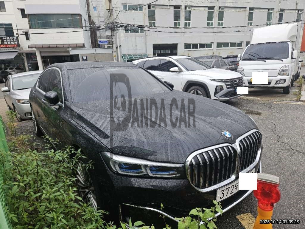 BMW 730Ld xDrive Design Pure Excellence — photo 1 of 5