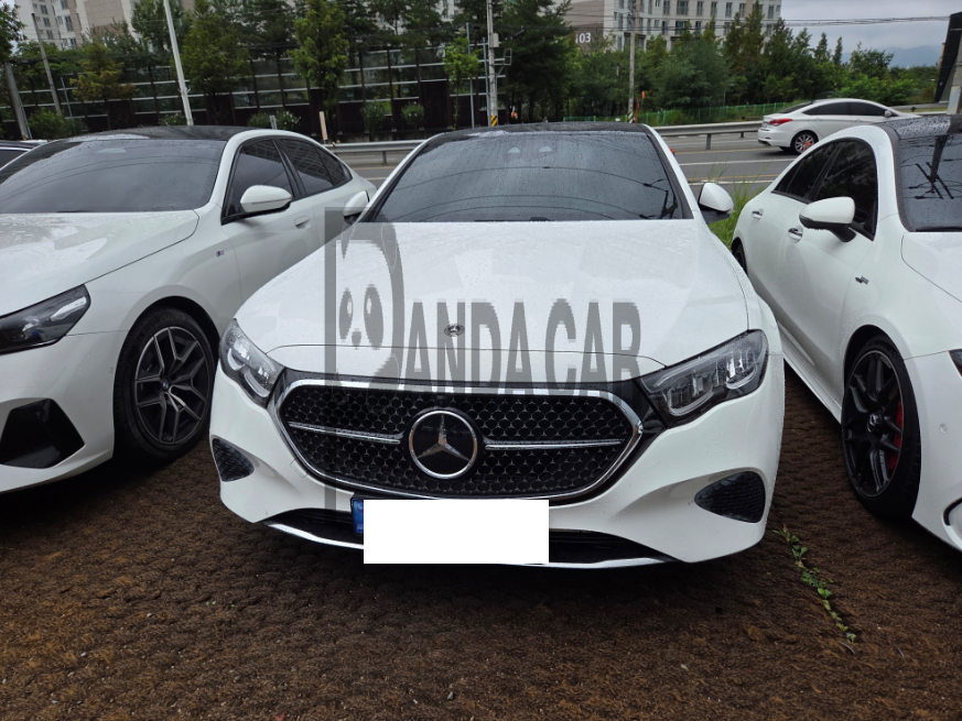 Mercedes-Benz E 200 — photo 1 of 5
