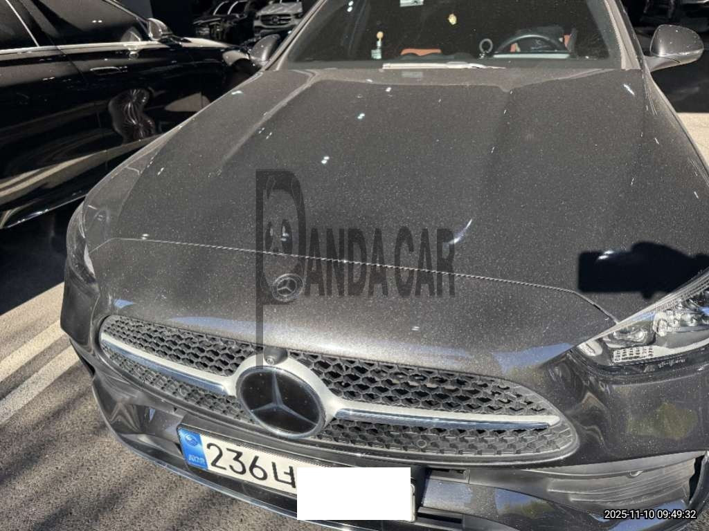 Mercedes-Benz C300 — photo 1 of 5