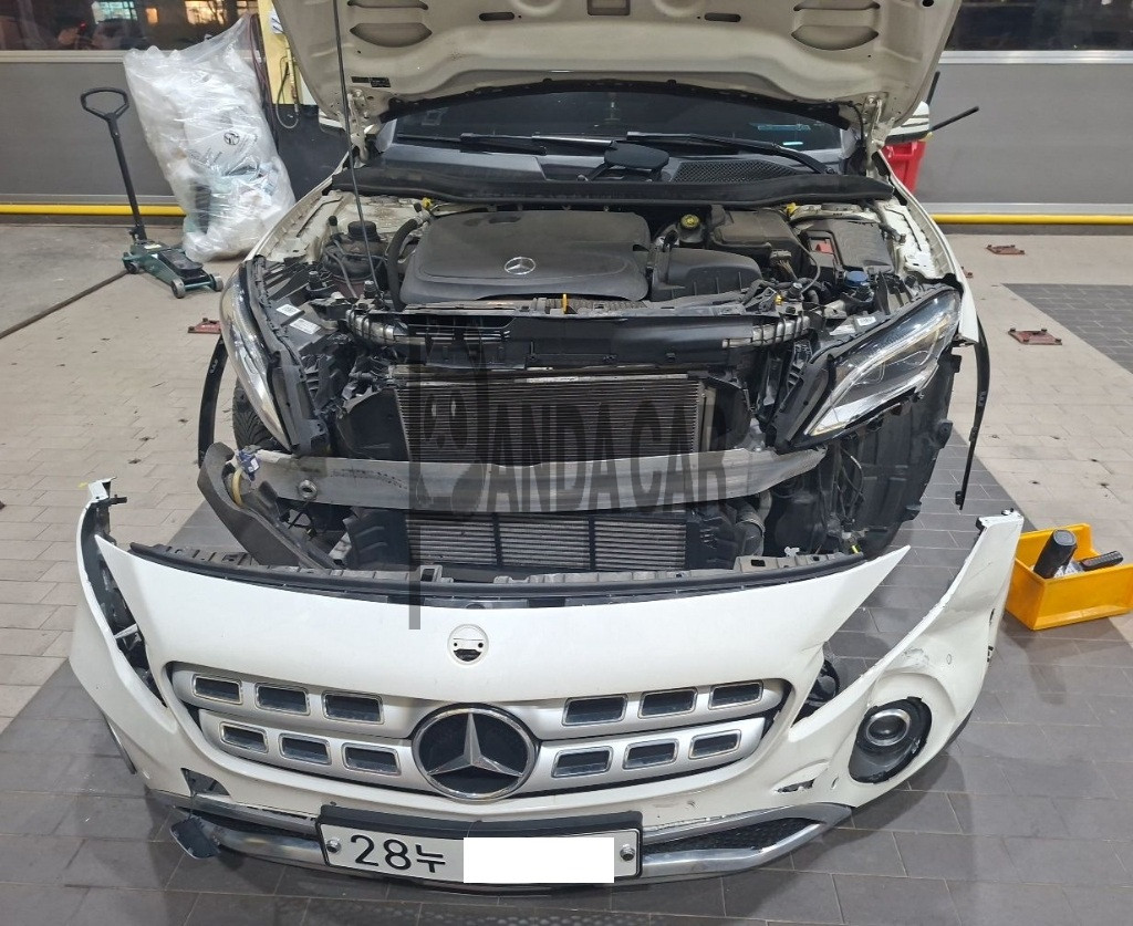 Mercedes-Benz GLA220 — photo 1 of 4