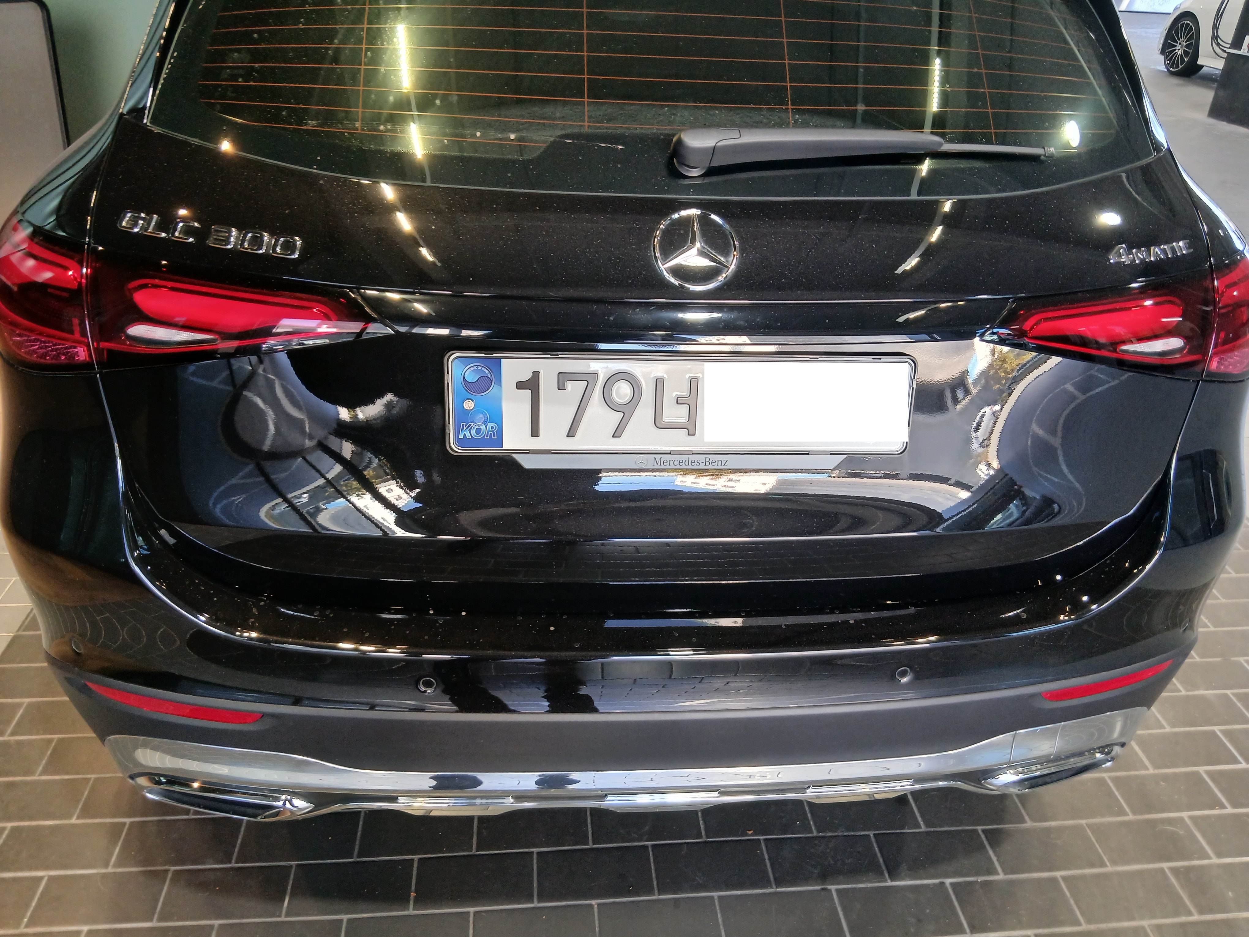 Mercedes-Benz GLC300 4MATIC — photo 1 of 5
