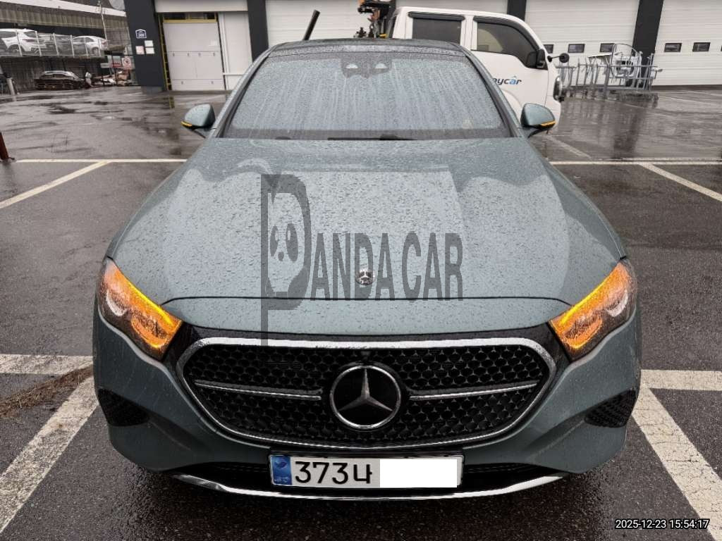 Mercedes-Benz E 200 — photo 1 of 5