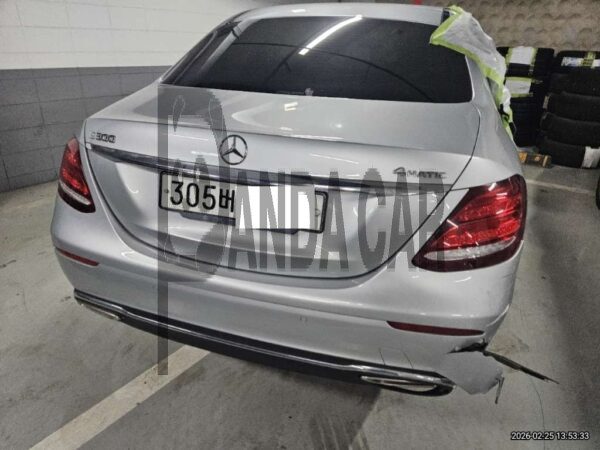 Mercedes-Benz E 300 4MATIC