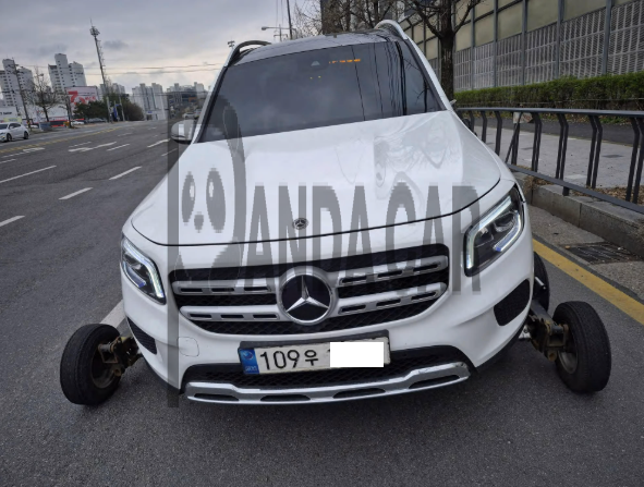 Mercedes-Benz GLB220