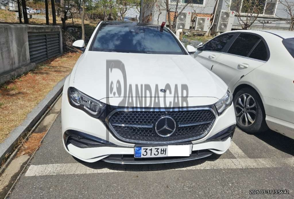 Mercedes-Benz E 200 — photo 1 of 4