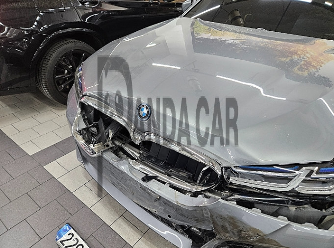 BMW 530e — photo 1 of 3
