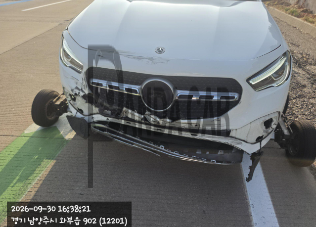 2021 Mercedes-Benz GLA220, photograph 1