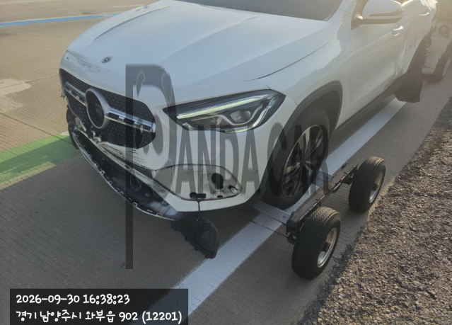 2021 Mercedes-Benz GLA220, photograph 3