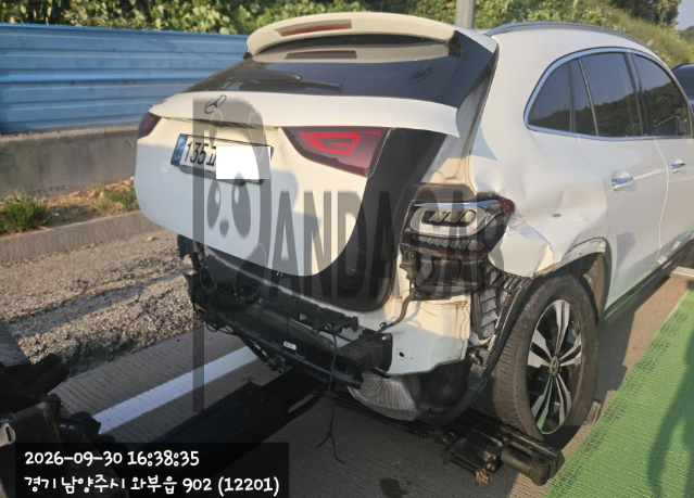 2021 Mercedes-Benz GLA220, photograph 2