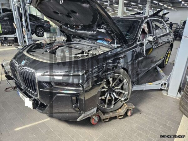 BMW 740i