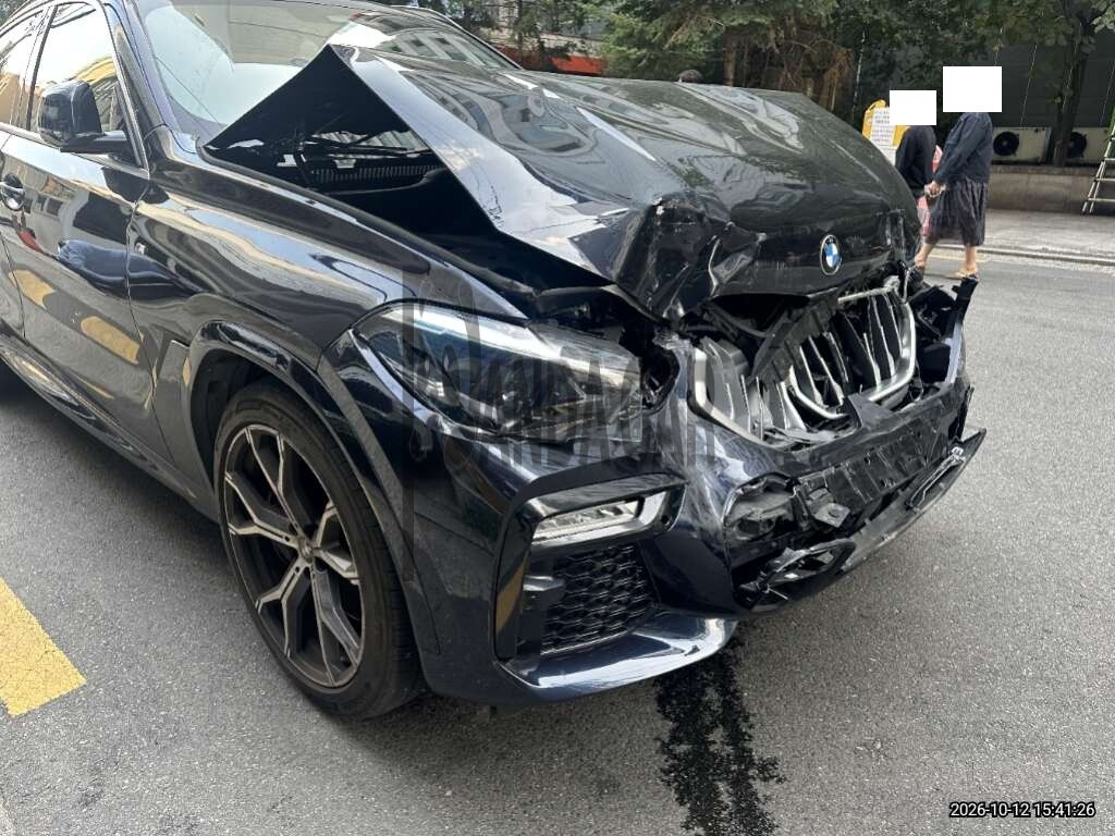 2020 BMW X6 xDrive30d M Sport Package, photograph 3