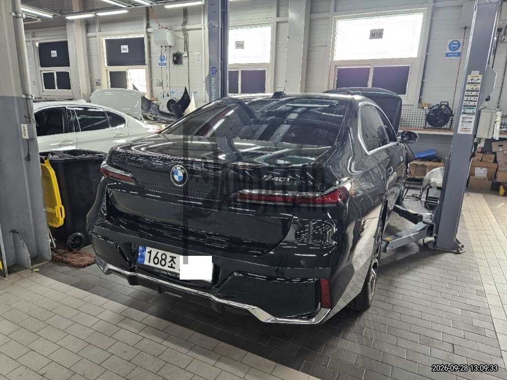 2023 BMW 740i, photograph 2