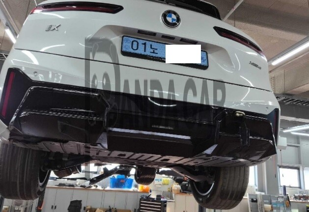 2026 BMW iX xDrive45, photograph 1