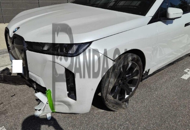 2026 BMW iX xDrive45, photograph 3
